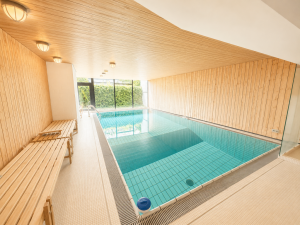 7610 Pool