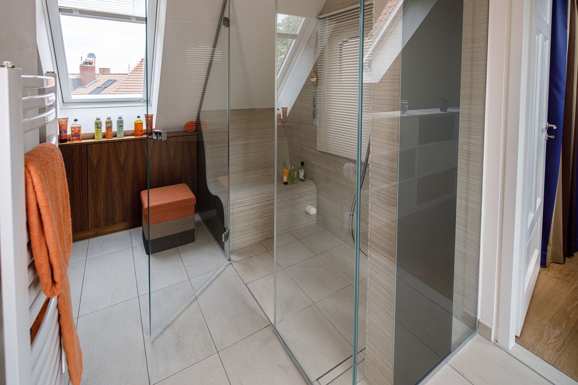 Bodentiefe Luxusdusche mit Hamam-Funktion